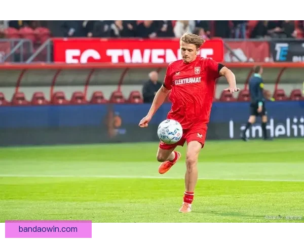 特温特2比1逆袭阿贾克斯 范罗伊泽鲁基进球锁定胜局